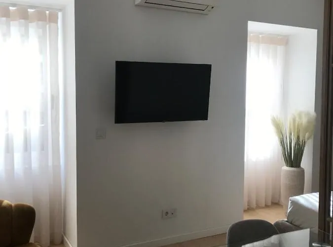 Garden's Apartment *